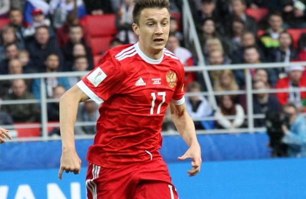 Полузащитник сборной России Александр Го