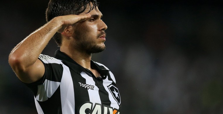 Защитник Ботафого Игор Рабелло все еще м