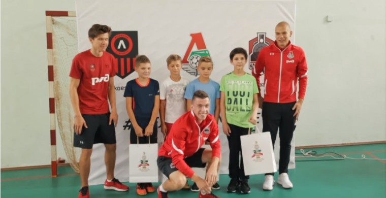 В первый же день мы отправились в школы 