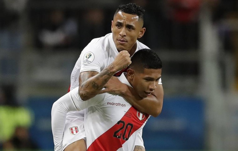 Футболисты сборной Перу с крупным счетом