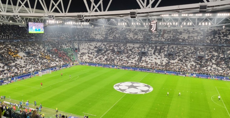 Около двух тысяч болельщиков московского