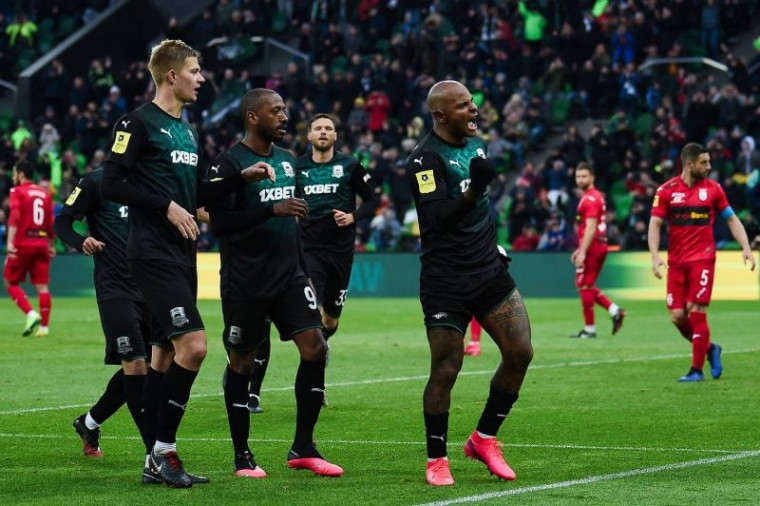 Пять клубов РПЛ продолжают тренировки, н