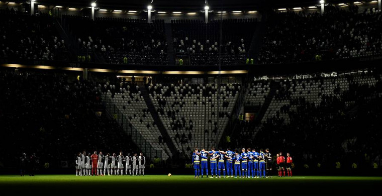 Пауза в мировом футболе может изменить у