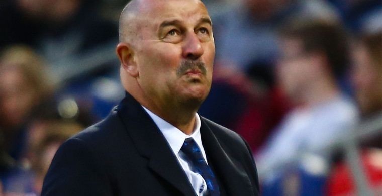 Главный тренер сборной России Станислав 