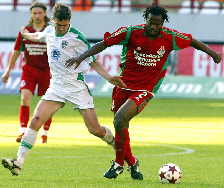 Ходил с пистолетом по Москве, чтобы защищаться от расистов, крал печенье и чай. Странный африканец из «Локо» Бикей