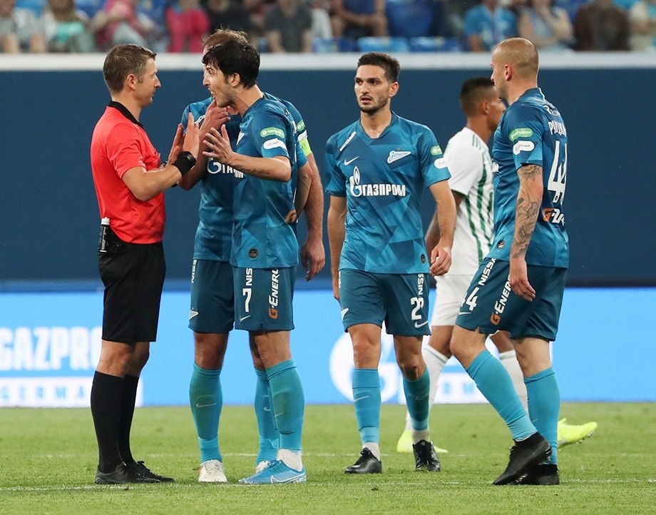 ФУТБОЛИСТЫ «ЗЕНИТА» ПРЕДЪЯВЛЯЮТ ПРЕТЕНЗИИ АЛЕКСЕЮ МАТЮНИНУ