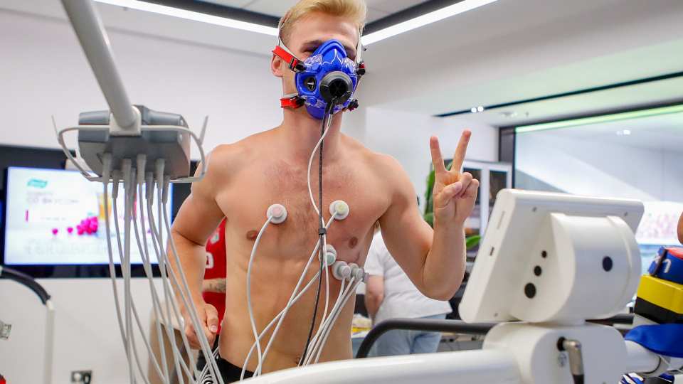 Игроки и тренерский штаб основной команд