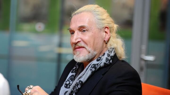 Актер, сценарист, режиссер, музыкант и б