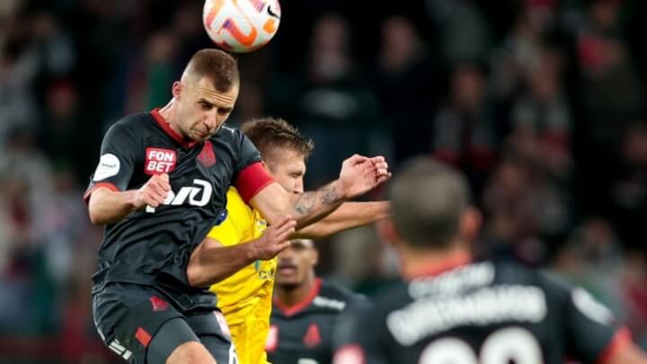 Железнодорожники забили 12 голов с углов