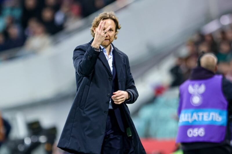 Валерий Карпин