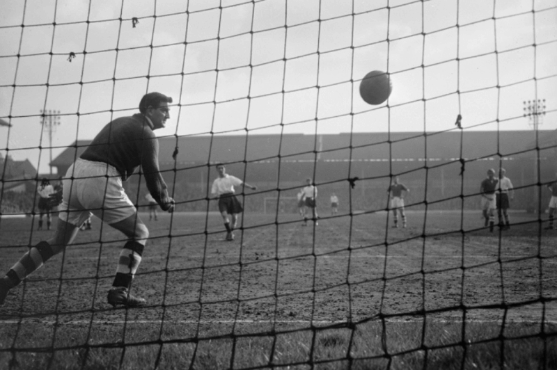 История пенальти: кто придумал, как появилось правило и почему удар с 11 метров изменил футбол