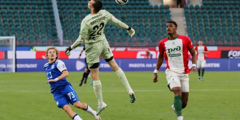 Максим Петров