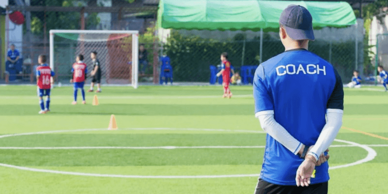 Узнайте, как стать тренером по футболу с