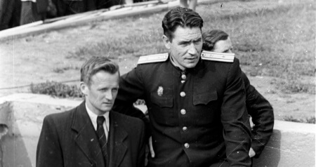 Начал играть в Москве в клубной команде 